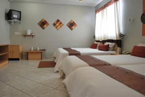 фото отеля Makalani Hotel Tsumeb