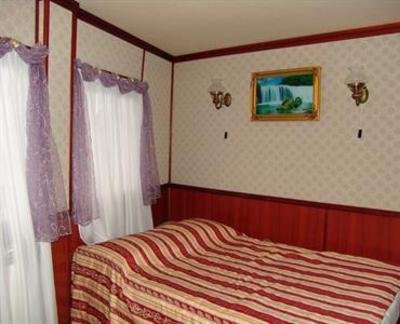 фото отеля Bogdan Khmelnickiy Floating Hotel