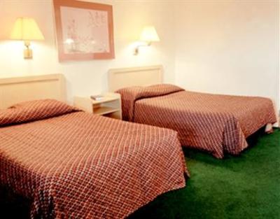 фото отеля Red Carpet Inn Henrietta