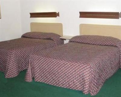 фото отеля Red Carpet Inn Henrietta