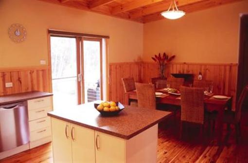 фото отеля Jolee Accommodation