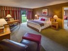 фото отеля Whispering Woods Hotel & Conference Center