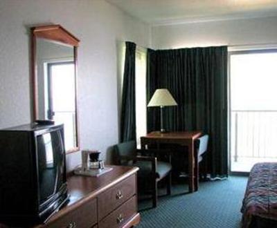 фото отеля Beachfront Hotel Houghton Lake