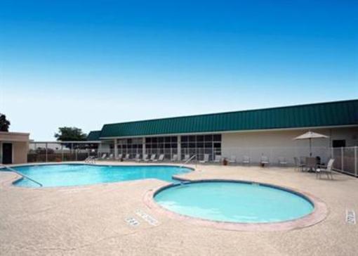фото отеля Howard Johnson Inn & Suites Hobby Airport