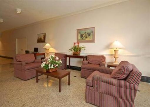 фото отеля Howard Johnson Inn & Suites Hobby Airport