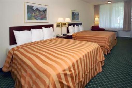 фото отеля Howard Johnson Inn & Suites Hobby Airport