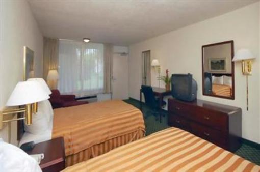 фото отеля Howard Johnson Inn & Suites Hobby Airport