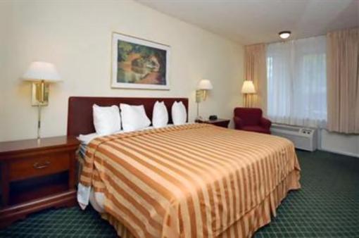 фото отеля Howard Johnson Inn & Suites Hobby Airport
