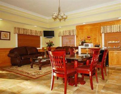 фото отеля Howard Johnson Inn & Suites Hobby Airport