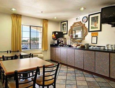 фото отеля Super 8 Motel - Phoenix West I-10