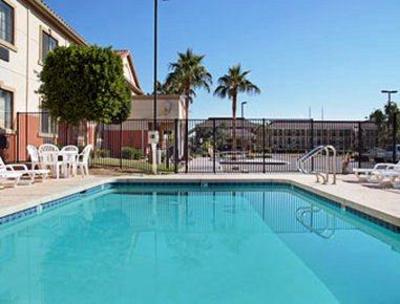 фото отеля Super 8 Motel - Phoenix West I-10