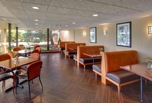 фото отеля Wyndham Garden Hotel Newark Airport