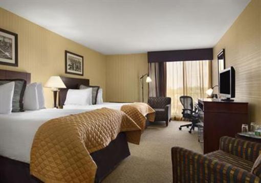 фото отеля Wyndham Garden Hotel Newark Airport