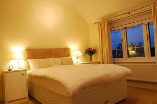 фото отеля Cumberland House Bed and Breakfast Gatwick Horley