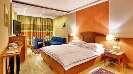 фото отеля Thermenhotel Stoiser Loipersdorf bei Furstenfeld