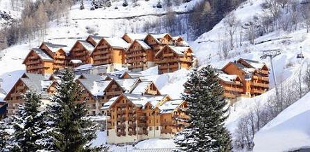 фото отеля Les Hameaux et Chalets de la Vallee d'Or