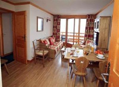 фото отеля Les Hameaux et Chalets de la Vallee d'Or