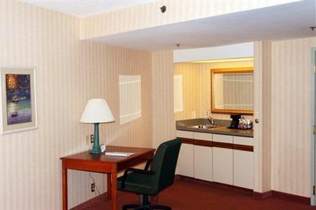 фото отеля Hampton Inn Baltimore Overlea