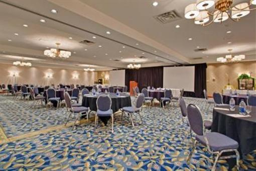 фото отеля Holiday Inn Calgary-Macleod Trail South