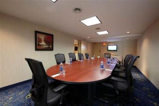 фото отеля Holiday Inn Calgary-Macleod Trail South