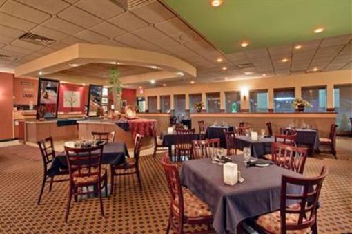 фото отеля Holiday Inn Calgary-Macleod Trail South