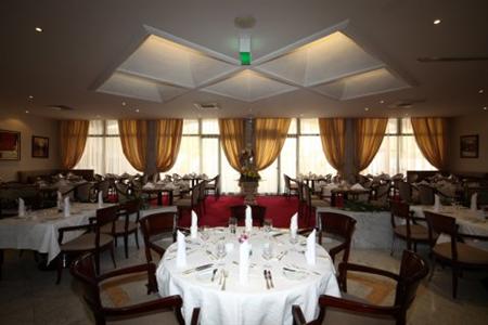 фото отеля Crowne Plaza Riyadh Minhal