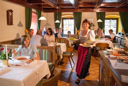 фото отеля Landgasthof zur Linde Hotel Brand-Laaben