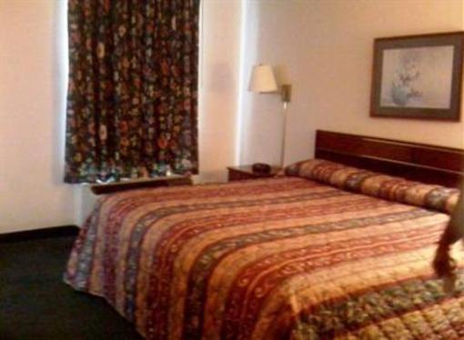 фото отеля Camilla Inn & Suites