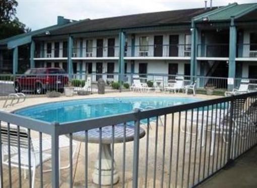 фото отеля Camilla Inn & Suites