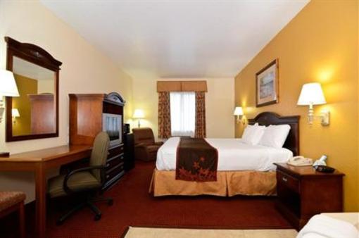 фото отеля BEST WESTERN Edgewater Inn