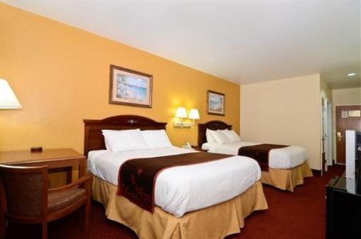 фото отеля BEST WESTERN Edgewater Inn