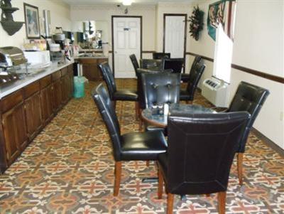 фото отеля Clairmont Inn and Suites