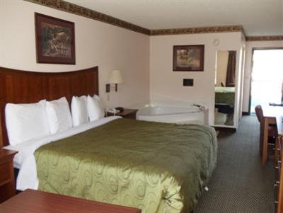 фото отеля Clairmont Inn and Suites