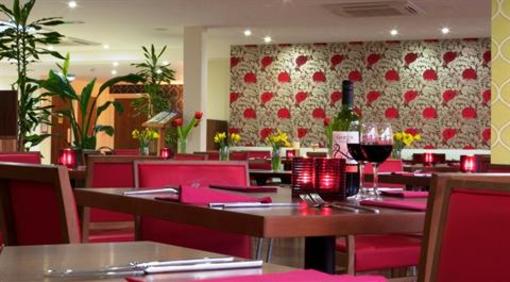 фото отеля The Bridge Hotel Chertsey
