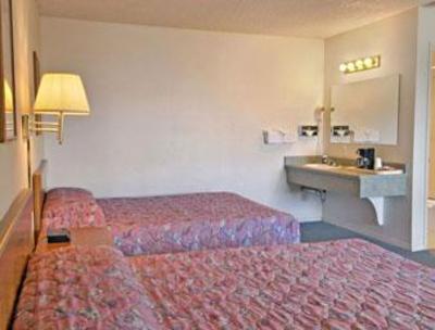 фото отеля Travelodge Crescent City