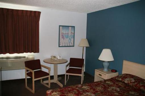 фото отеля Red Carpet Inn Omaha Chalco