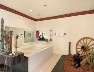 фото отеля Super 8 Motel Reedsburg Viking
