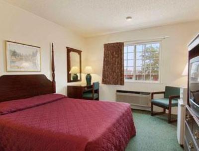 фото отеля Super 8 Motel Reedsburg Viking