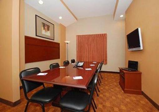фото отеля Comfort Suites Monaca