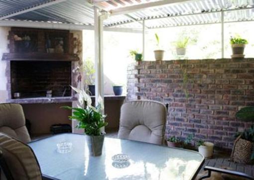 фото отеля Lily Guesthouse Bloemfontein