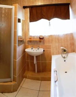 фото отеля Lily Guesthouse Bloemfontein