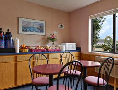 фото отеля Super 8 Cromwell Middletown