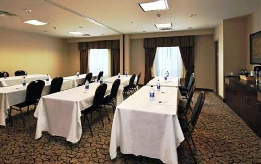 фото отеля Holiday Inn Express Hotel & Suites Ottawa Airport