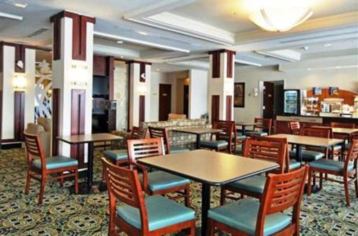 фото отеля Holiday Inn Express Hotel & Suites Ottawa Airport