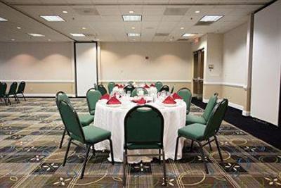 фото отеля Roswell Suites