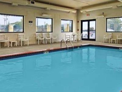 фото отеля Ramada Inn Fairview Heights