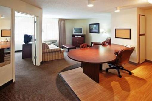 фото отеля Candlewood Suites Warrenville