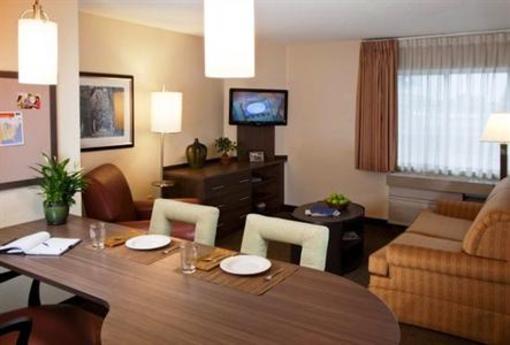 фото отеля Candlewood Suites Warrenville