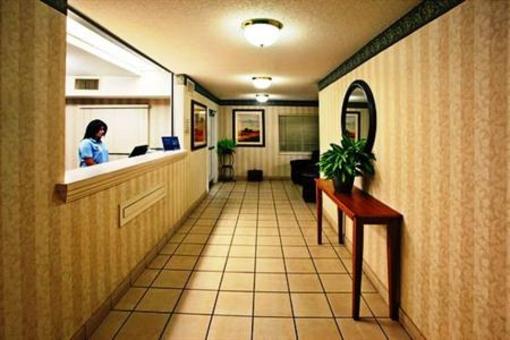 фото отеля Candlewood Suites Warrenville