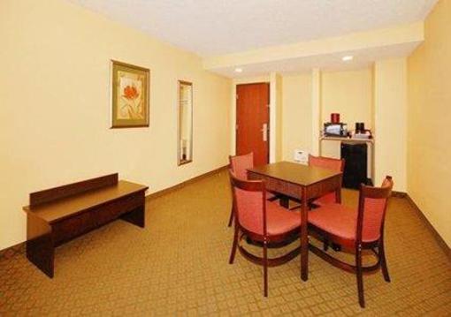 фото отеля Comfort Suites Roanoke Rapids